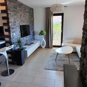 Apartment Lucia Exclusive With Parking In The Garage, Poreč